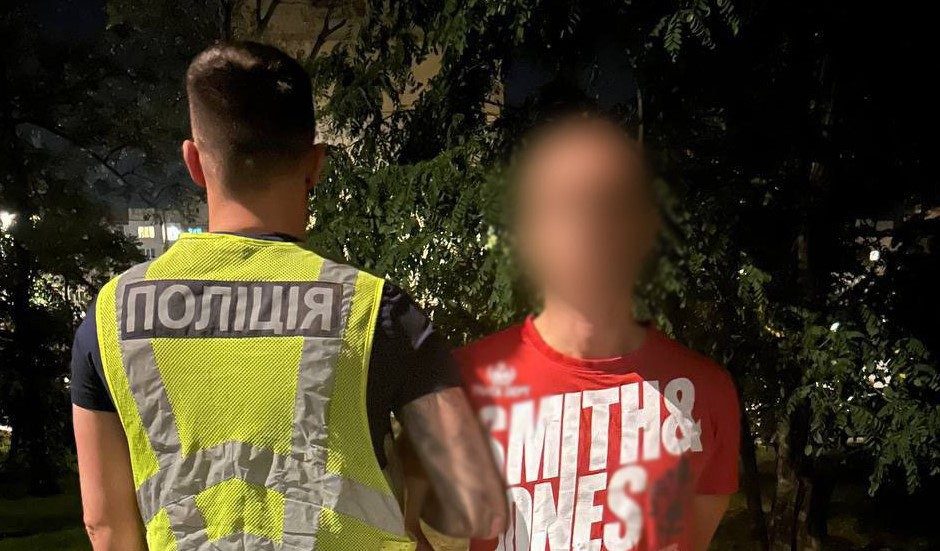 Затриманий чоловік. Фото: Головне управління Національної поліції у місті Києві