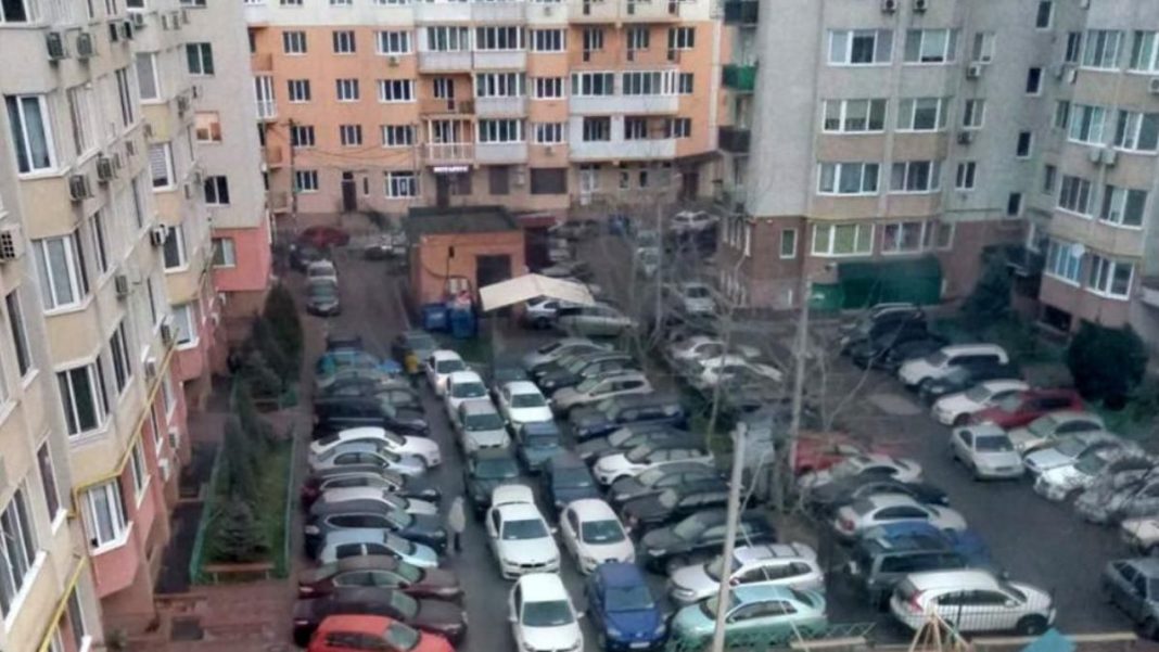 Хаотичне паркування. Фото: 24 канал