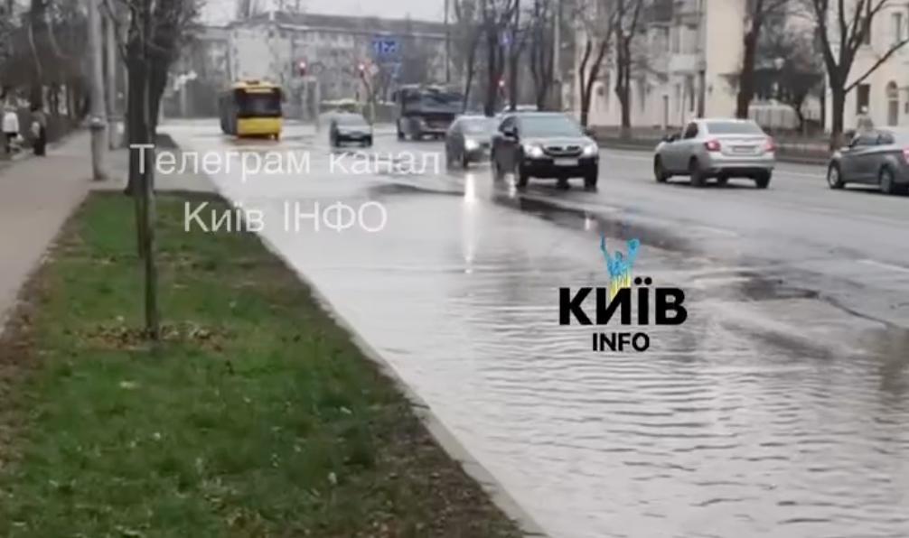Підтоплення на Дарниці. Фото: скриншот з місцевих Telegram-каналів