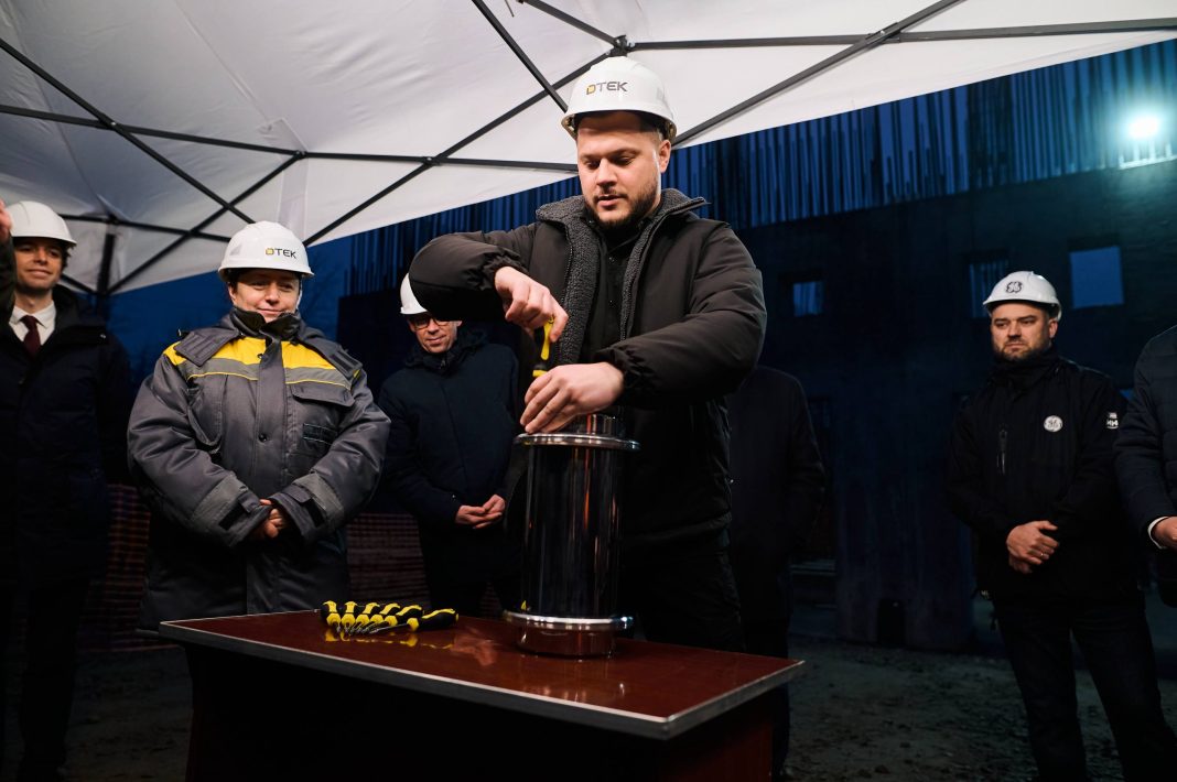 Символічна капсула часу, яку заклали перед початком будівництва підстанції. Фото: Микола Калашник
