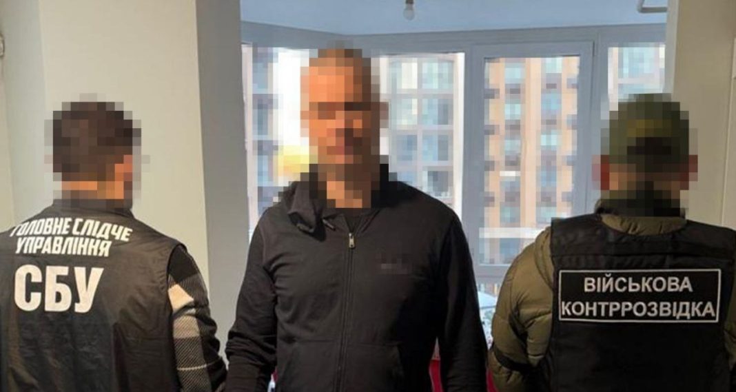 Затримання чиновника, підозрюваного в організації схеми для ухилення від мобілізації. Фото: СБУ