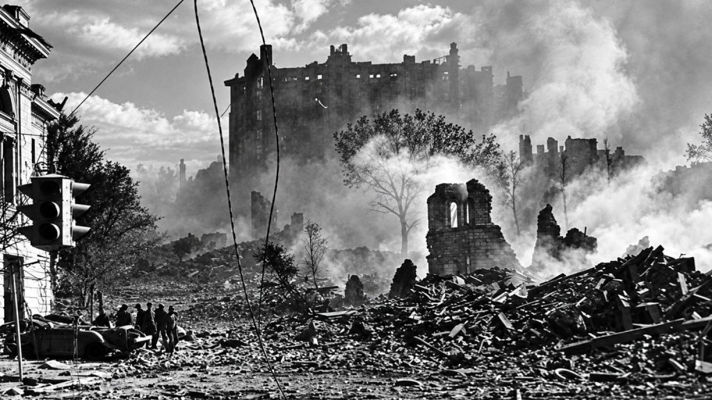 Зруйнований хмарочос Гінзбурга в Києві, 1941 рік.