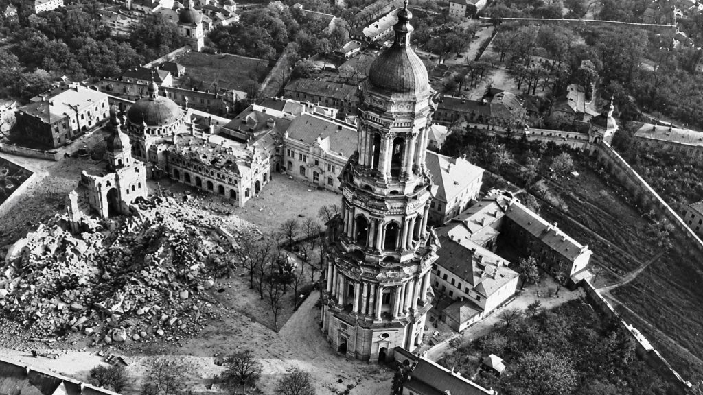 Зруйнований Успенський собор Києво-Печерської лаври, 1941 рік.