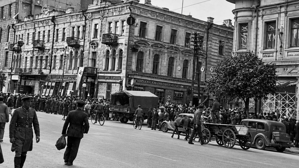 Хрещатик на розі Прорізної в Києві, 23 вересня 1941 року.