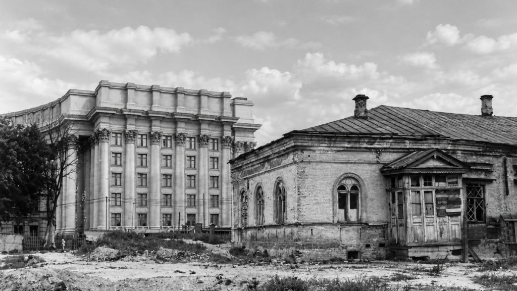 Будівля ЦК КП(б)У серед пошкодженої забудови Києва, вересень 1941 року.